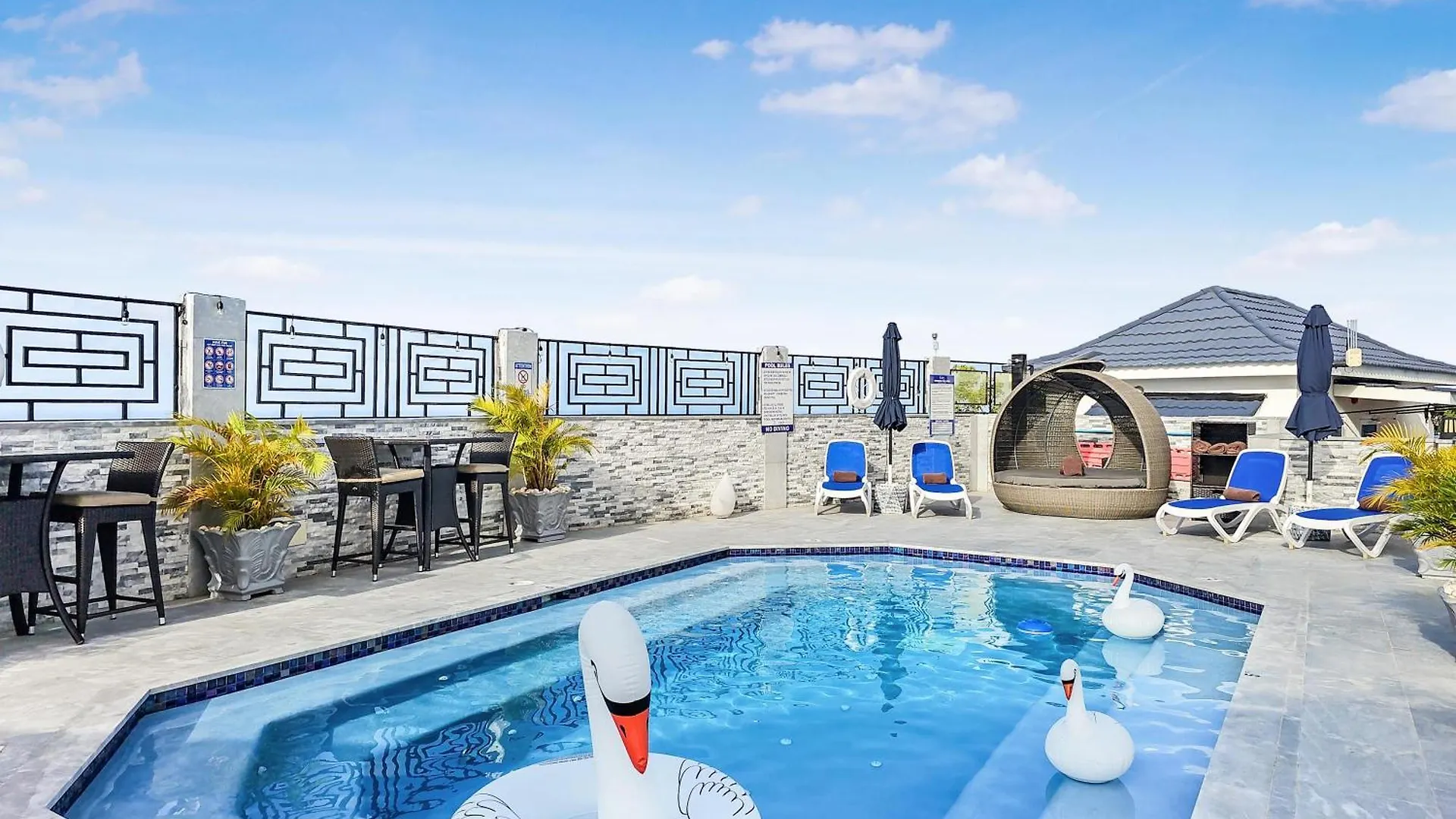 Hospitality Expert Bts 3 - Pool Beach & Bar Montego Bay Jamaica
